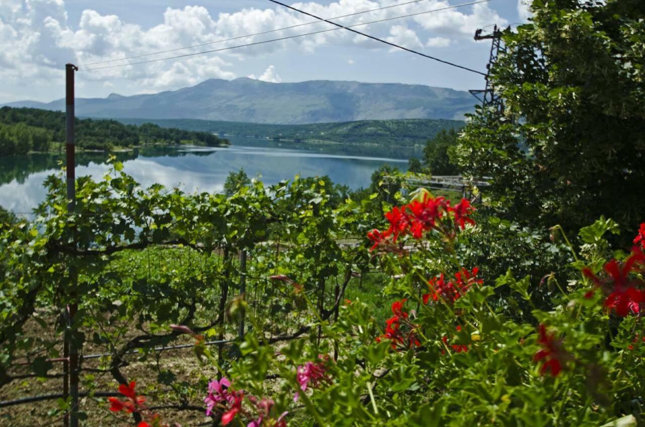 Holiday Home Marija Vrlika Eksteriør billede